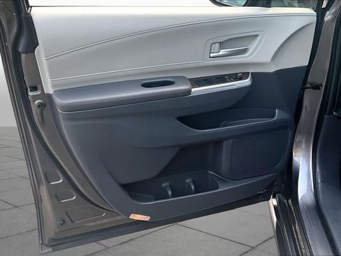 Certified 2023 Toyota Sienna XLE AWD/4WD image 21