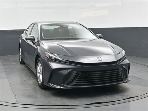 Used 2025 Toyota Camry LE image 10