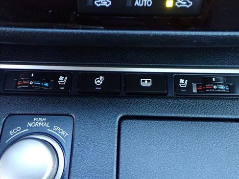 Used 2013 Lexus ES 300h Hybrid image 17