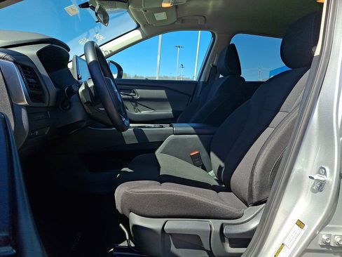 Used 2024 Nissan Rogue S image 13