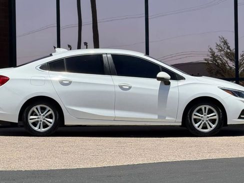 Used 2018 Chevrolet Cruze LT image 17