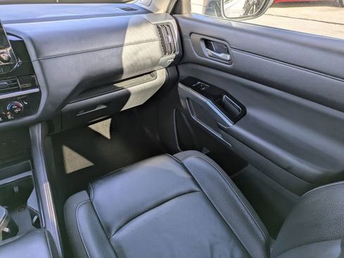 Certified 2024 Nissan Pathfinder SL w/ SL Premium Package image 18