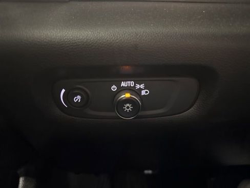 Used 2023 Chevrolet Traverse LT image 15