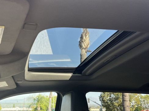 Used 2022 Chevrolet Silverado 1500 LTZ w/ LTZ Premium Package image 18