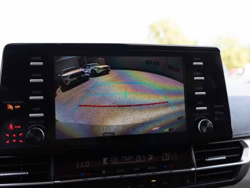 Used 2022 Toyota Sienna XLE FWD image 24