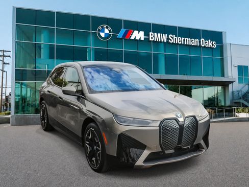 Used 2024 BMW iX xDrive50 w/ Sport Package AWD/4WD image 3