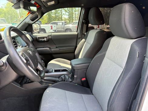 Used 2022 Toyota Tacoma TRD Sport w/ Technology Package AWD/4WD image 24