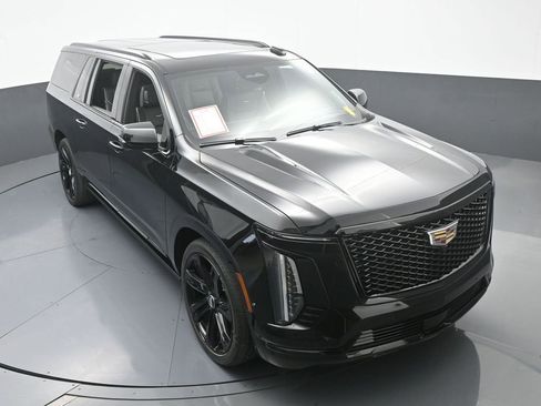 Used 2025 Cadillac Escalade ESV Sport w/ Touring Package image 67