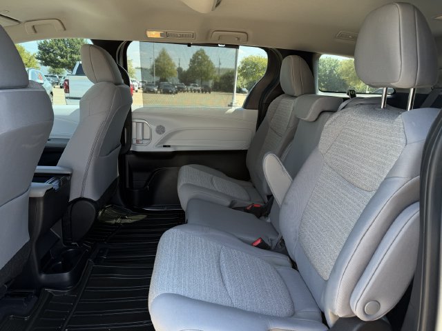 Used 2025 Toyota Sienna LE FWD image 24