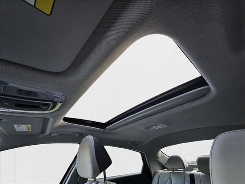 New 2025 Hyundai Elantra Limited image 16