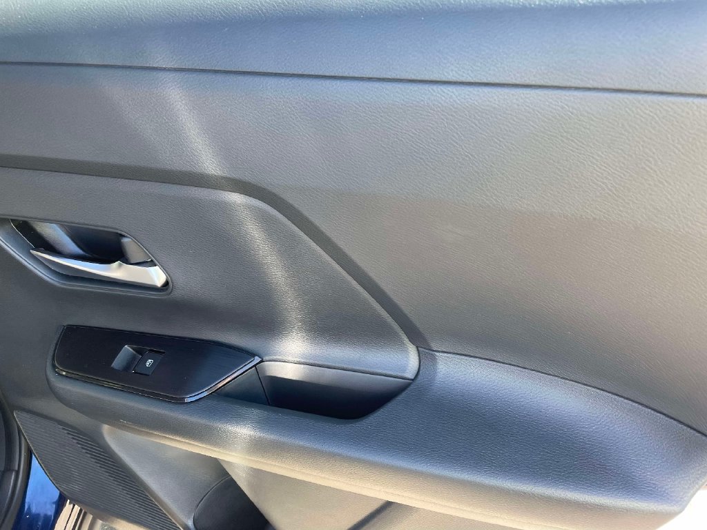 Used 2025 Nissan Kicks SV FWD image 11