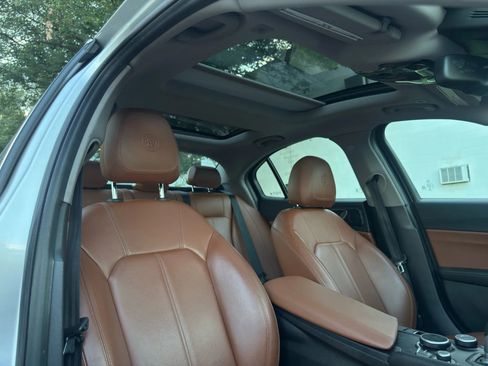 Used 2019 Alfa Romeo Giulia AWD image 36