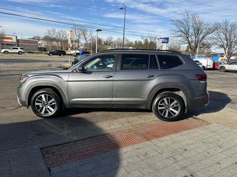 Used 2023 Volkswagen Atlas SE image 3