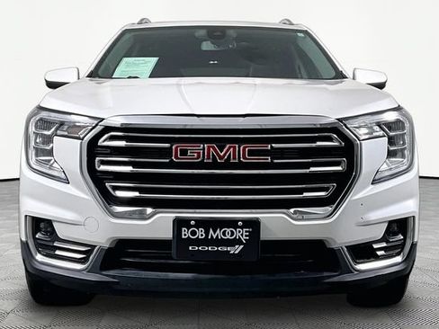 Used 2022 GMC Terrain SLT w/ Infotainment Package II AWD/4WD image 2