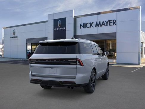 New 2026 Lincoln Navigator Reserve AWD/4WD image 9
