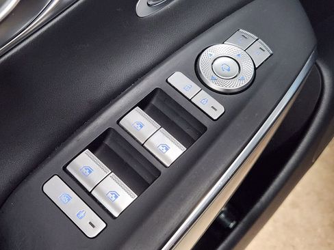 Used 2024 Genesis GV70 2.5T w/ Select Package image 44