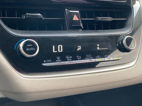 Used 2021 Toyota Corolla LE image 23