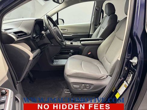 Used 2021 Toyota Sienna XLE image 13
