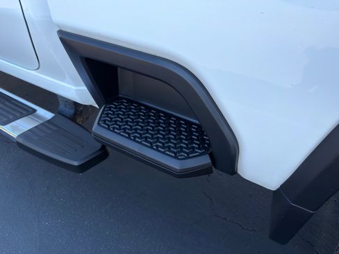 Used 2025 Chevrolet Silverado 2500 LT w/ Convenience Package image 48