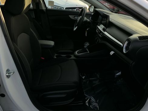 Used 2023 Kia Forte LXS image 27