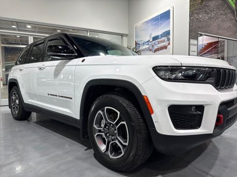 Used 2022 Jeep Grand Cherokee Trailhawk w/ ADV Protech Group II AWD/4WD image 14