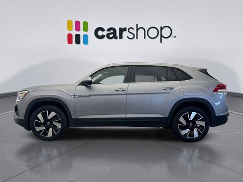 Used 2025 Volkswagen Atlas Cross Sport SE image 2