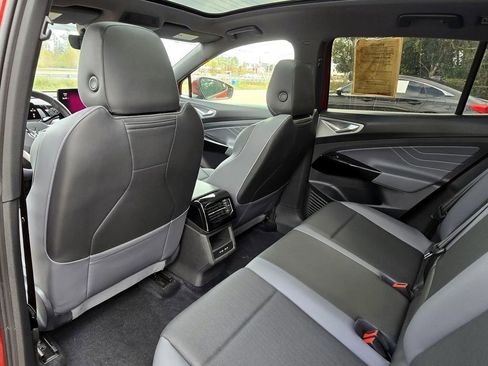 New 2023 Volkswagen ID.4 Pro S image 18