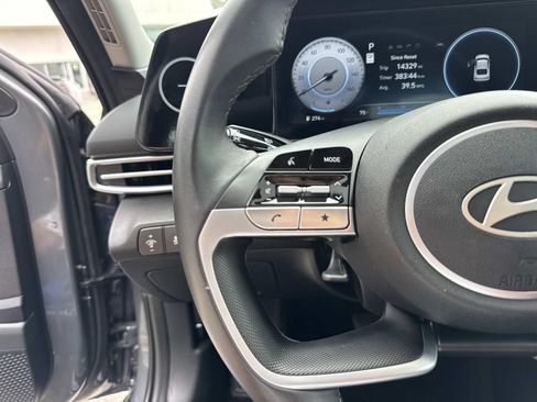 Used 2025 Hyundai Elantra SEL FWD image 23