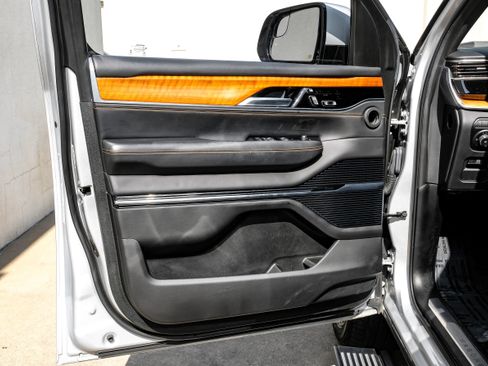 Used 2022 Jeep Grand Wagoneer Series III w/ Flexible Seating Group AWD/4WD image 57