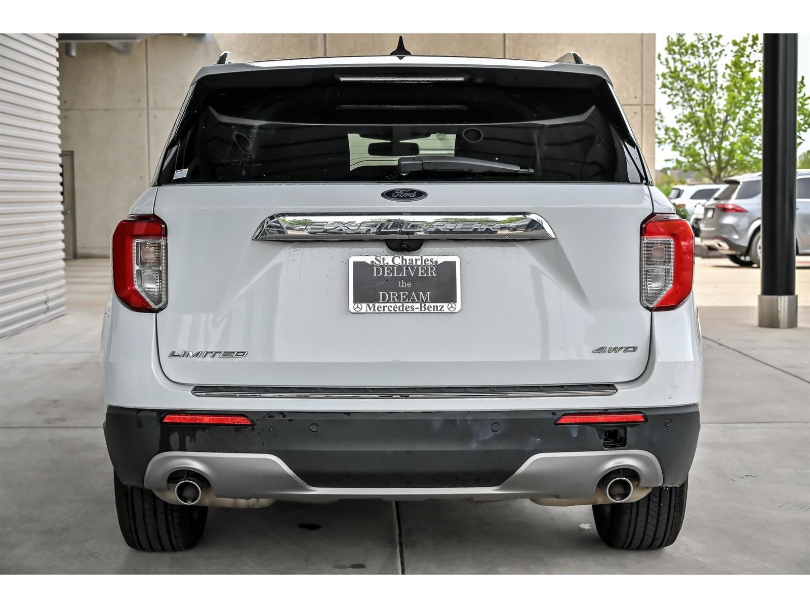 Used 2023 Ford Explorer Limited AWD/4WD image 7