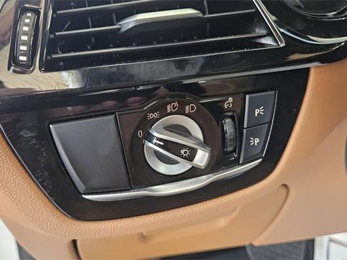 Used 2019 BMW 530i w/ Convenience Package image 25