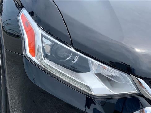 Used 2019 Chevrolet Traverse LT FWD image 28