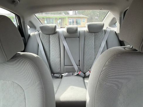 Used 2010 Hyundai Elantra GLS FWD image 9