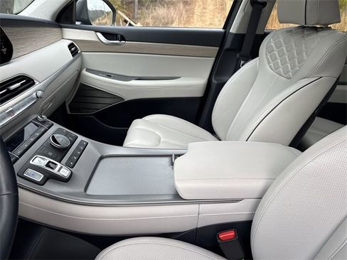 Used 2022 Hyundai Palisade Limited w/ Winter Package image 24
