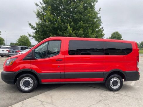 Used 2019 Ford Transit 150 XL image 4
