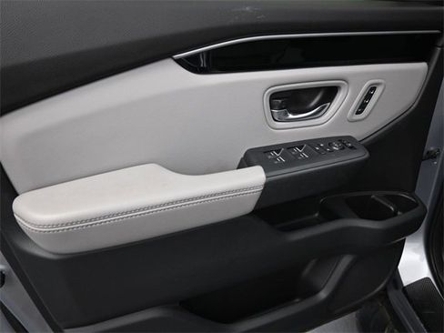 Used 2023 Honda Pilot EX-L image 18