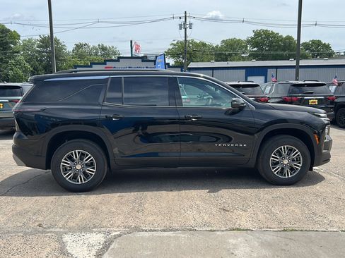 New 2026 Chevrolet Traverse LT w/ Driver Confidence Package AWD/4WD image 6