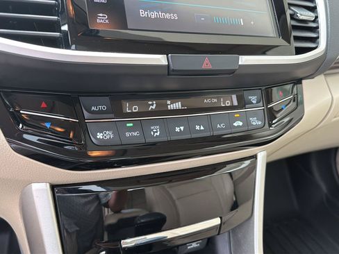 Used 2017 Honda Accord EX-L image 26