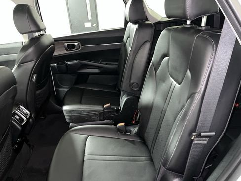 Used 2023 Kia Sorento EX w/ Panoramic Sunroof Package image 29