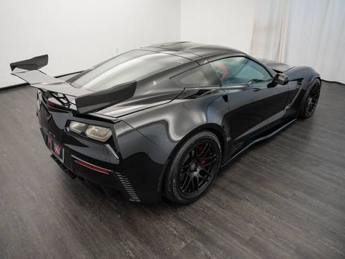 Used 2015 Chevrolet Corvette Z06 w/ 3LZ Preferred Equipment Group RWD image 10