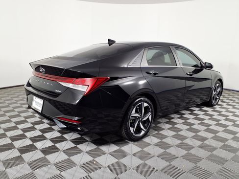Certified 2023 Hyundai Elantra Limited w/ Cargo Package FWD image 4