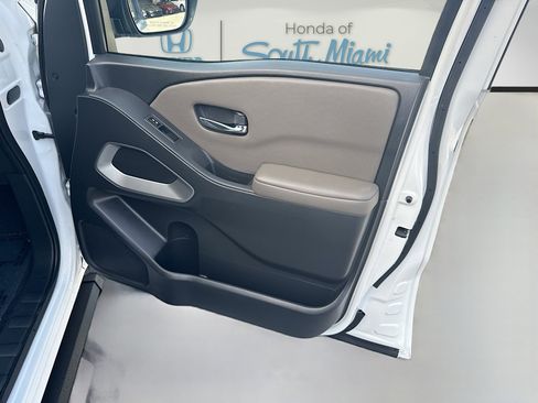 Used 2024 Nissan Frontier SV w/ Technology Package image 32