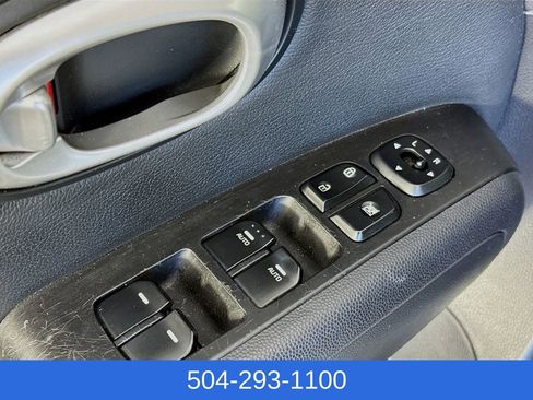 Used 2016 Kia Soul + image 17