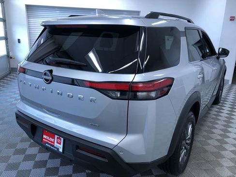 Used 2025 Nissan Pathfinder SV AWD/4WD image 34