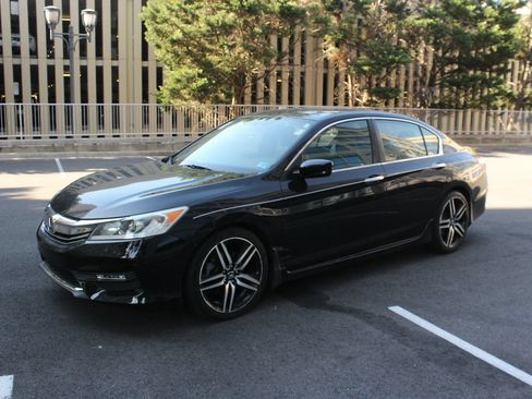 Used 2017 Honda Accord Sport Special Edition image 12
