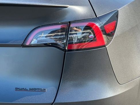 Used 2024 Tesla Model Y Performance image 30
