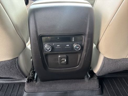 Certified 2018 Buick Enclave Essence image 29