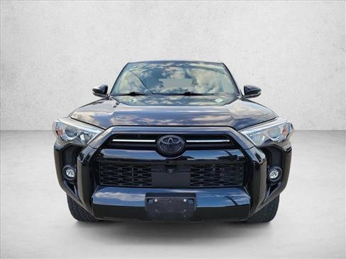 Used 2022 Toyota 4Runner SR5 Premium w/ Moonroof Package AWD/4WD image 2