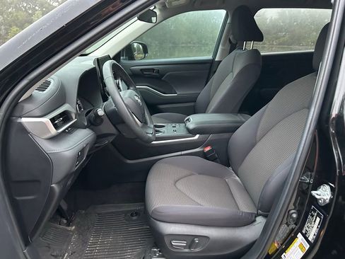 Used 2023 Toyota Highlander LE image 15