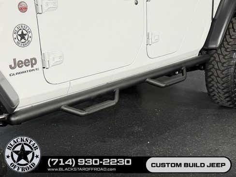 Used 2024 Jeep Gladiator Rubicon w/ Technology Group AWD/4WD image 7